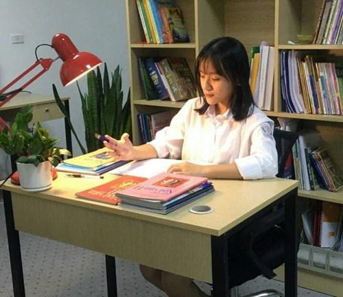 Phỏng vấn  Đại sứ văn hoá đọc lần thứ nhất , em Vũ Thuý Hiền, học sinh trường THPT Xuân Phương