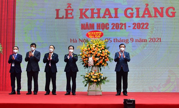 Học sinh hân hoan dự lễ khai giảng năm học mới đặc biệt ở Hà Nội