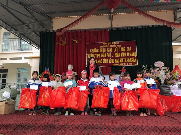 Hành trình kết nối yêu thương – “Trường THPT Trần Phú – Hoàn Kiếm sống đẹp vì cộng đồng”