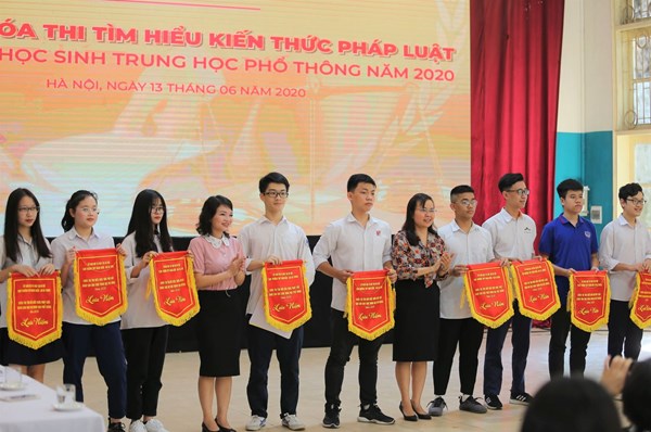 Hà Nội: Học sinh THPT hào hứng tham gia cuộc thi tìm hiểu kiến thức pháp luật