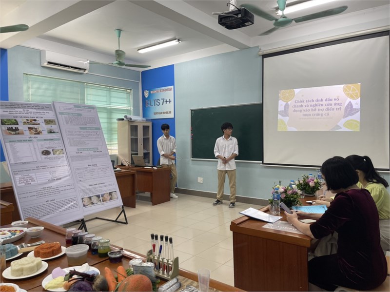 Học sinh trường THPT Nguyễn Văn Cừ tham gia thi nghiên cứu khoa học