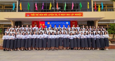 Tập thể cán bộ, giáo viên, nhân viên nhà trường năm học 2024-2025