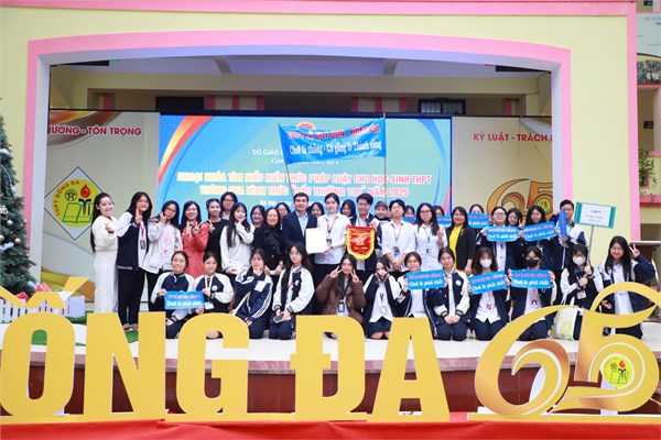 THPT Lê Quý Đôn - Đống Đa tự hào giành giải Nhất cuộc thi  Tìm hiểu kiến thức pháp luật  cụm Đống Đa 2025