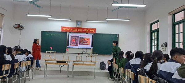 Dự giờ 20/11 
Tiết 20 – Chuyển động ném
Giáo viên: Hoàng Thuý Phượng**