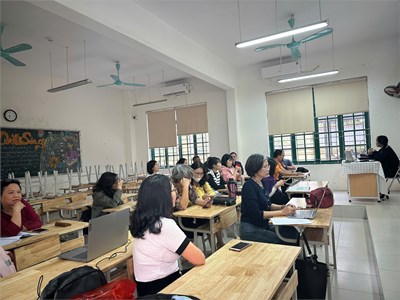 Tổ Ngữ văn - Thể dục - Quốc phòng họp tổ chuyên môn ngày 18/12/2025