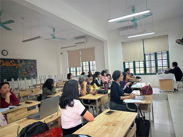 Tổ Ngữ văn - Thể dục - Quốc phòng họp tổ chuyên môn ngày 18/12/2025