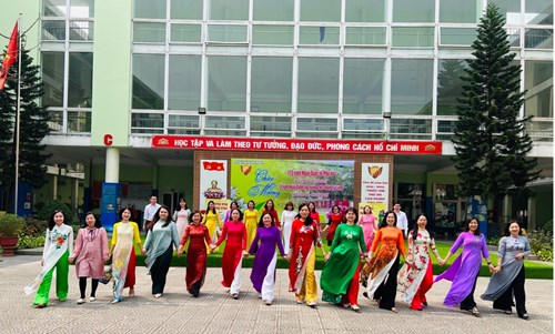  “Tuần lễ áo dài 2023” của nữ cán bộ, giáo viên, nhân viên trường THCS Nam Từ Liêm