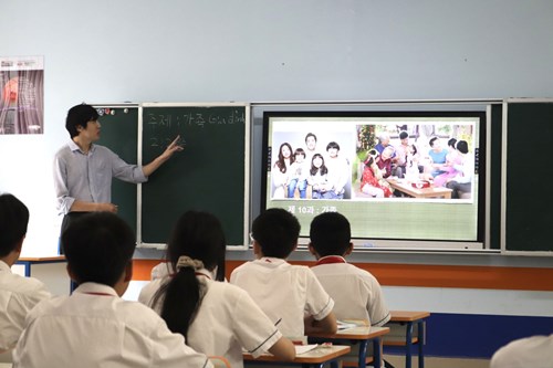 Văn phòng đại diện Phòng Giáo dục Hàn Quốc đến gặp mặt, tham quan lớp học tiếng Hàn tại trường THCS Nam Từ Liêm