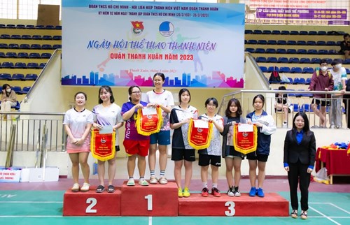 Đội tuyển cầu lông và bóng rổ Trường THPT Khương Đình tham gia tranh tài tại Ngày hội Thể thao Thanh niên quận Thanh Xuân năm 2023.
