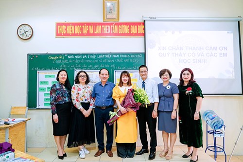 Cô giáo tài năng Lê Thị Hoài tại Hội thi Giáo viên dạy giỏi cấp Thành phố năm học 2022-  2023