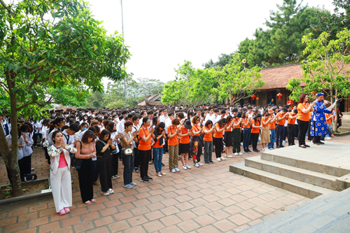 Trường THPT Lê Quý Đôn - Đống Đa tổ chức thành công hoạt động giáo dục ngoài giờ chính khóa   Về miền di sản 