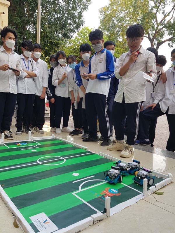 Trải nghiệm sáng tạo STEM ROBOTICS tại trường THPT Lê Quý Đôn - Đống Đa