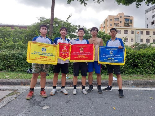Chúc mừng thành tích xuất sắc của học sinh trường THPT Lê Quý Đôn – Đống Đa tại Chung kết Giải chạy Báo Hà Nội mới – Vì hòa bình năm 2022 quận Đống Đa