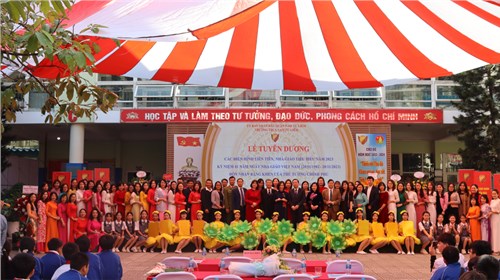 Trường THCS Nam Từ Liêm tổ chức Lễ tuyên dương các điển hình tiên tiến, nhà giáo tiêu biểu năm 2023; Kỉ niệm 41 năm Ngày Nhà giáo Việt Nam