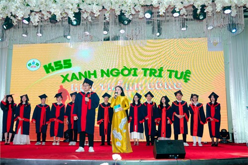 Lễ tri ân và trưởng thành của hs khối 12 niên khoá 2021-2024