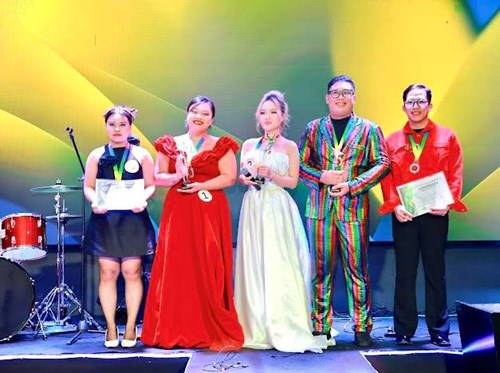 Nguyễn Chí Bảo Ly - Học sinh trường THPT Khương Đình giành giải vàng KARAOKE WORLD CHAMPIONSHIPS VIETNAM