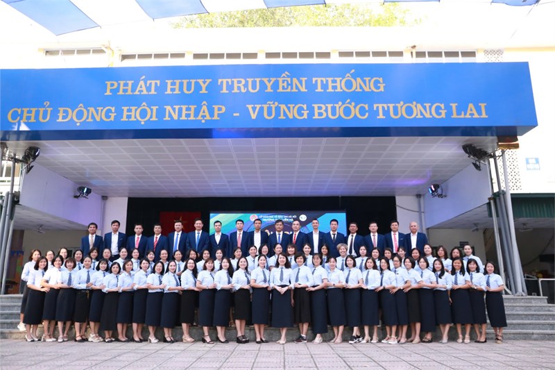 Trường THPT Liên Hà tổ chức thành công Hội nghị cán bộ viên chức, người lao động năm học 2024 - 2025