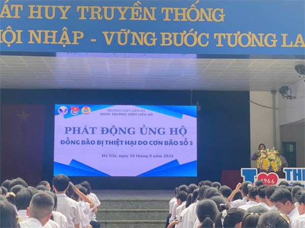 Trường THPT Liên Hà chung tay ủng hộ đồng bào chịu ảnh hưởng của bão lũ