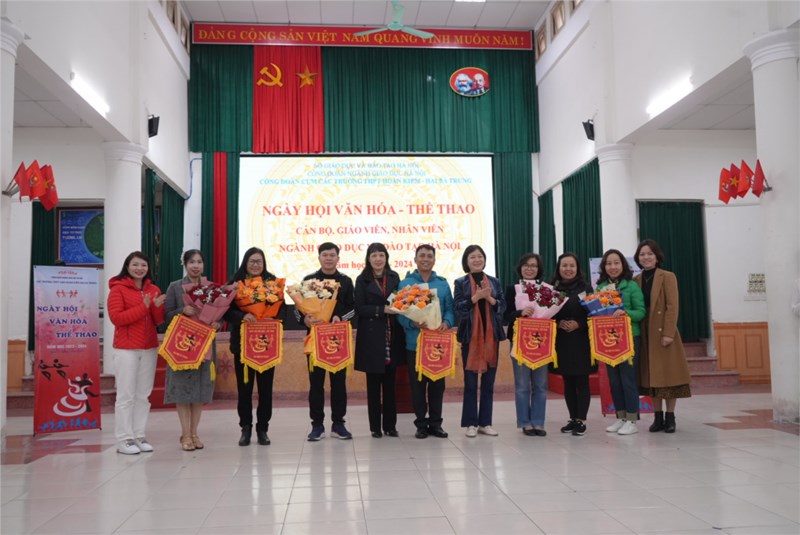 Trường THPT Trần Phú - Hoàn Kiếm Tham Gia  Ngày hội văn hoá - thể thao  với Sự Nỗ Lực và Thành Tích Ấn Tượng