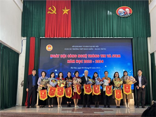 Trường THPT Trần Phú - Hoàn Kiếm vinh dự đạt giải nhất “Ngày Hội Công nghệ thông tin và STEM”
