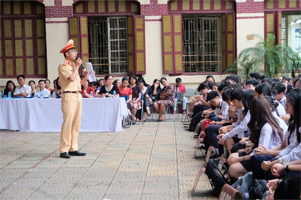 Chuyên đề  An toàn giao thông học đường  tại Trường THPT Trần Phú - Hoàn Kiếm