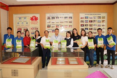 THPT Khương Đình: Chung tay sẻ chia, gửi trọn yêu thương đến đồng bào vùng lũ