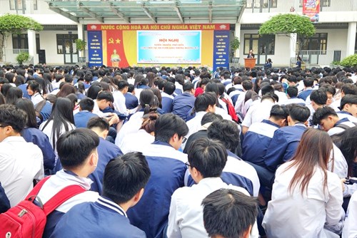 Quận Thanh Xuân tăng cường tuyên truyền pháp luật giao thông cho học sinh, sinh viên: Góp phần xây dựng văn hóa giao thông an toàn, bền vững