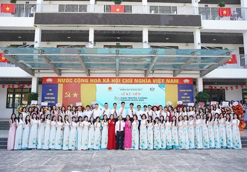 Trường THPT Khương Đình tổ chức Kỷ niệm 80 năm Ngành Giáo dục Việt Nam và Lễ Khai giảng năm học 2025 - 2026
