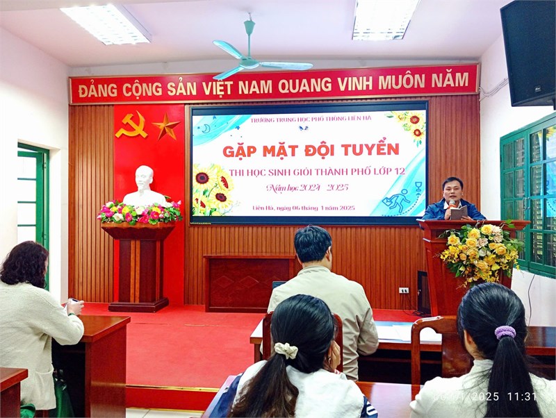 Gặp mặt đội tuyển dự thi học sinh giỏi thành phố năm học 2024-2025