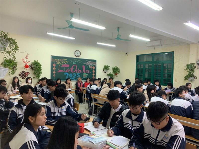 Tổ Hóa - Sinh - Công nghệ hưởng ứng phong trào thi đua  Mừng Đảng - mừng xuân 