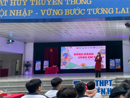 Trường THPT Liên Hà tổ chức thành công chương trình  Đồng hành cùng em vào 10  - cùng em vững bước tương lai.