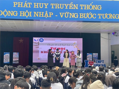 Sinh hoạt dưới cờ chủ đề  Tự học  không hề nhọc 