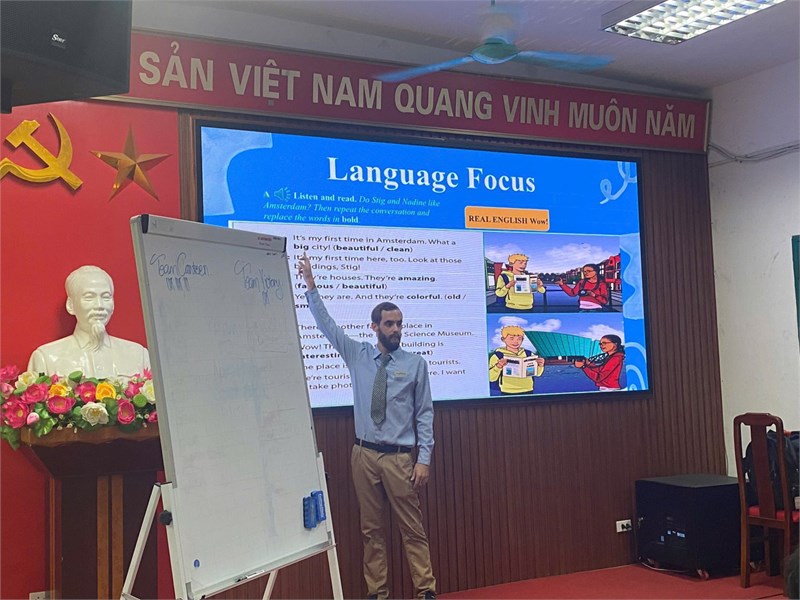 Học sinh trường THPT Liên Hà trải nghiệm học Toán bằng Tiếng Anh