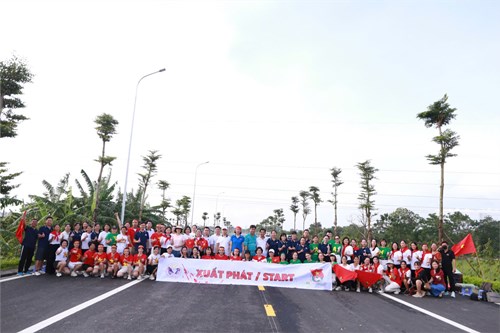 Trường THPT Liên Hà tổ chức giải chạy chào mừng các ngày lễ lớn của đất nước và chào đón năm học mới