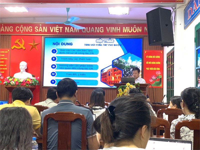 Trường THPT Liên Hà tổ chức thành công hội thảo công tác giáo viên chủ nhiệm lớp năm học 2025-2026