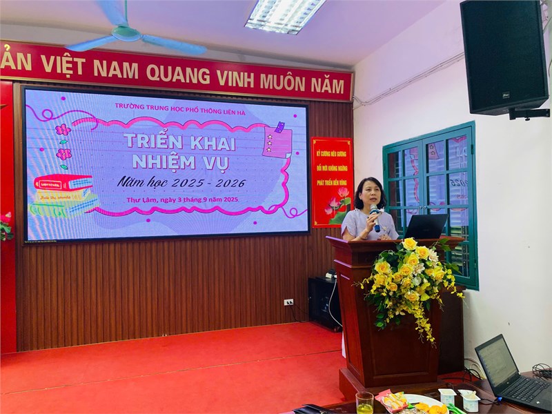 Trường THPT Liên Hà họp hội đồng sư phạm triển khai nhiệm vụ năm học 2025-2026