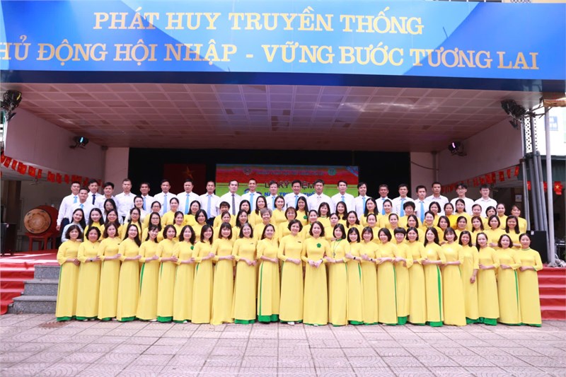 Trường THPT Liên Hà long trọng tổ chức lễ Khai giảng năm học 2025-2026