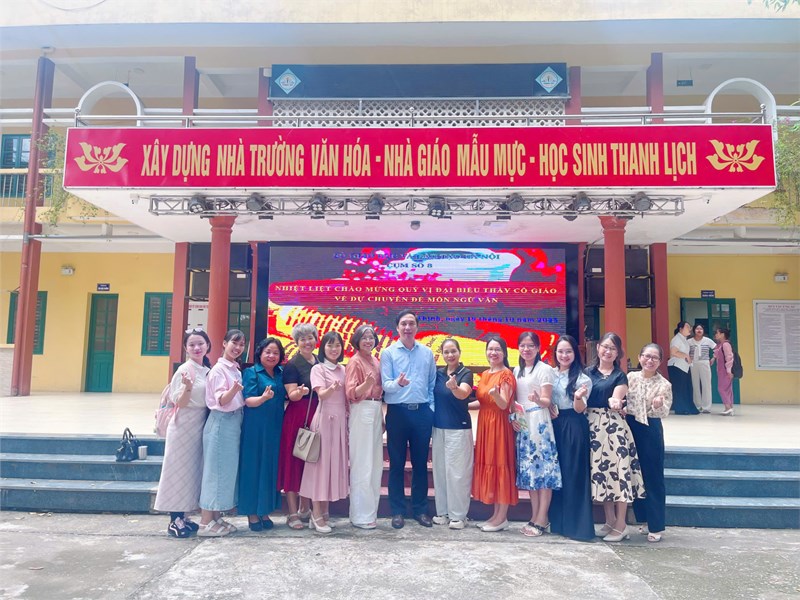 Tổ Ngữ văn dự sinh hoạt chuyên môn Cụm tại Trường THPT Vân Nội