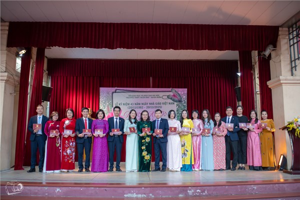 Trường THPT Trần Phú – Hoàn Kiếm Long Trọng Tổ Chức Lễ Chào Mừng 43 Năm Ngày Nhà Giáo Việt Nam (20/11/1982 - 20/11/2025)