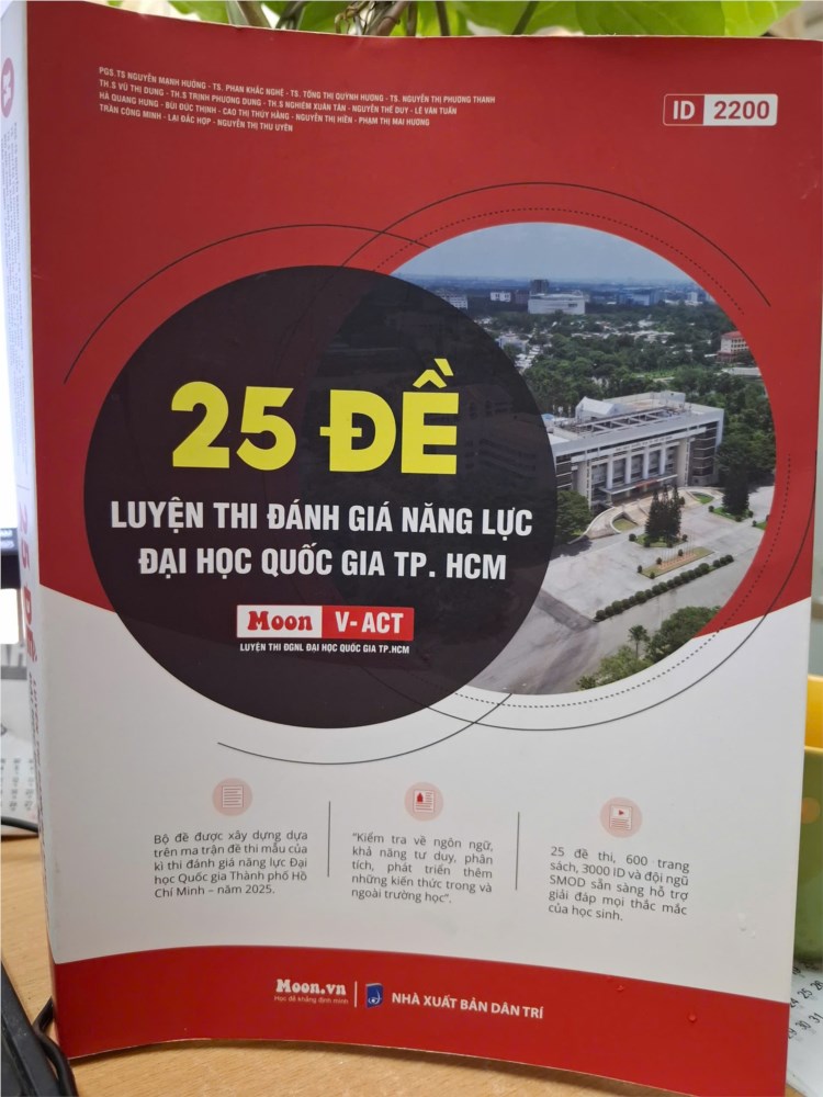 Cuốn  25 đề luyện thi đánh giá năng lực Đại Học Quốc Gia Thành Phố Hồ Chi Minh  đã có tại Thư viện trường THPT Trần Phú - Hoàn Kiếm