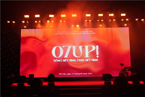 Buổi Lễ kỷ niệm 18 năm tuổi của học sinh Khối 12 Trường THPT Trần Phú – Hoàn Kiếm