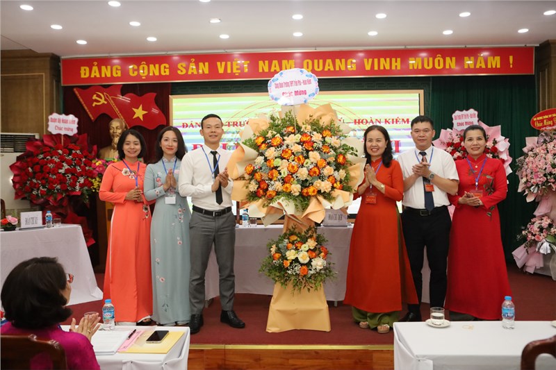 Đại hội Đảng bộ lần thứ VI - Nhiệm kỳ 2025-2030 và Lễ Kết nạp Đảng viên - Trường THPT Trần Phú - Hoàn Kiếm