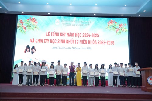 Lễ  bế giảng, tuyên dương khen thưởng năm học 2024–2025 & lễ tri ân – trưởng thành cho học sinh khối 12 niên khóa 2022 – 2025