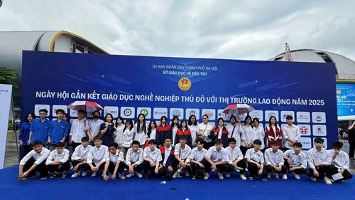 Học sinh trường thpt xuân thủy tham gia ngày hội gắn kết giáo dục nghề nghiệp thủ đô và thị trường lao động năm 2025