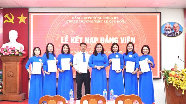 Lễ kết nạp Đảng viên mới